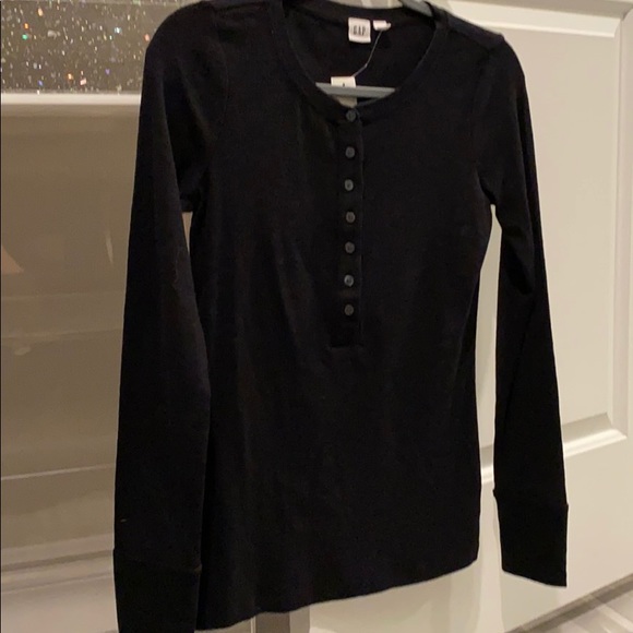 GAP Tops - Brand new Gap ribbed Henley